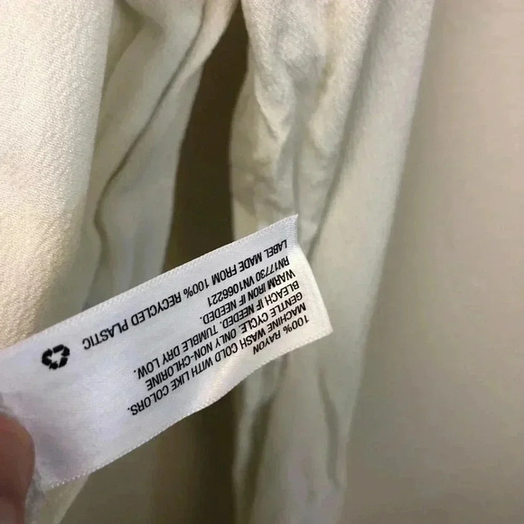 5/$20 LIZ LANGE maternity button down cream tunic - Picture 4 of 5